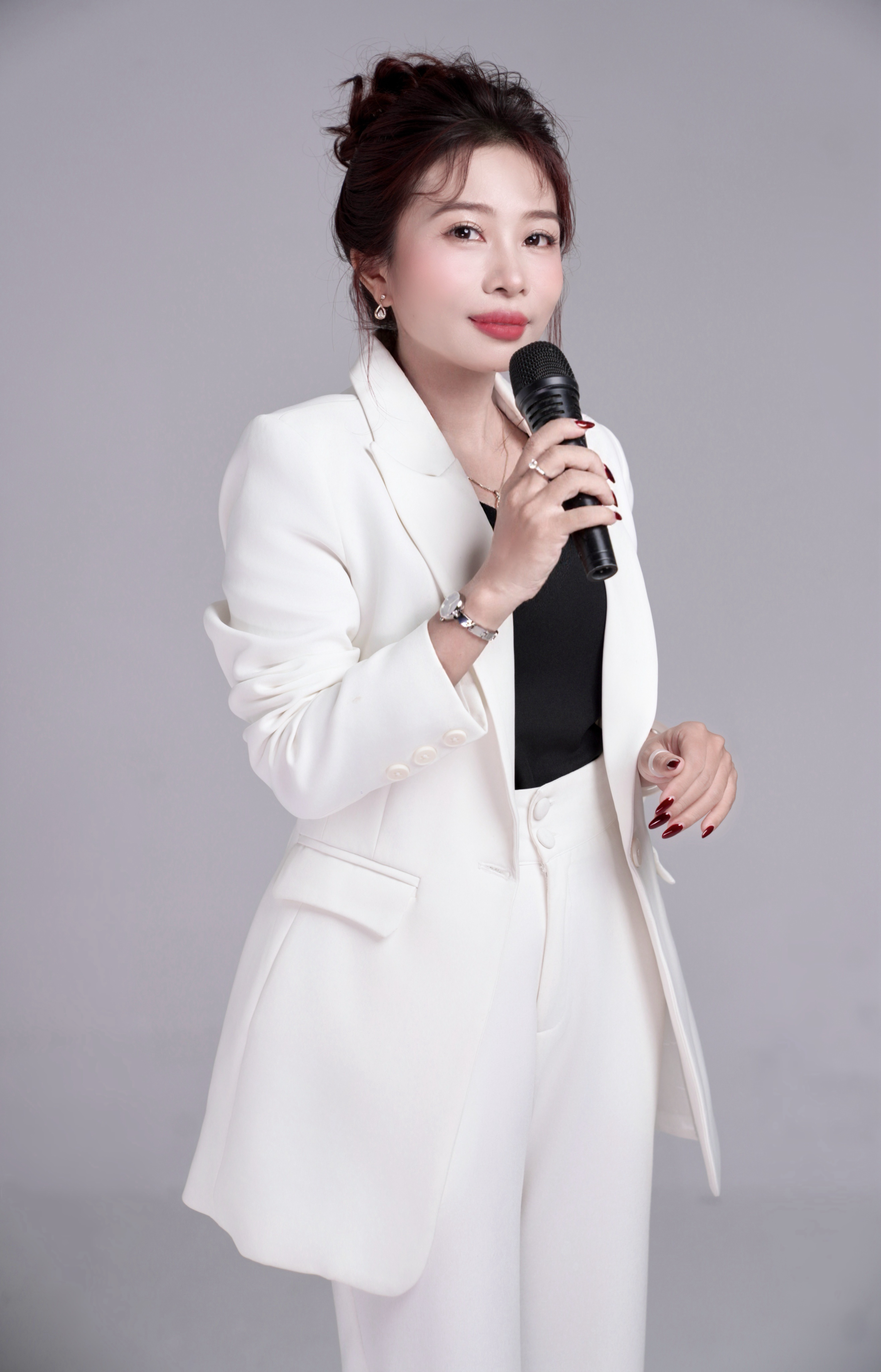 Cô Nguyễn Thị Ngọc Tịnh — Founder An An Hoa Ngữ